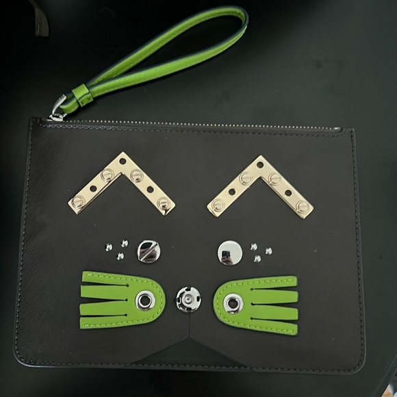 MARC BY MARC JACOBS SCREW'D UP FACES GATO WRISTLET - Picture 1 of 3